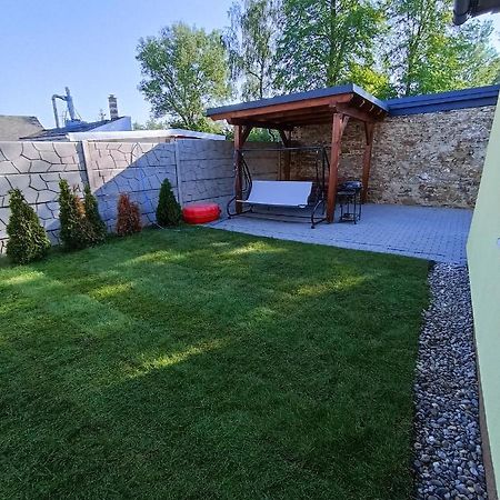 Apartman JulRich Vrbov Bagian luar foto