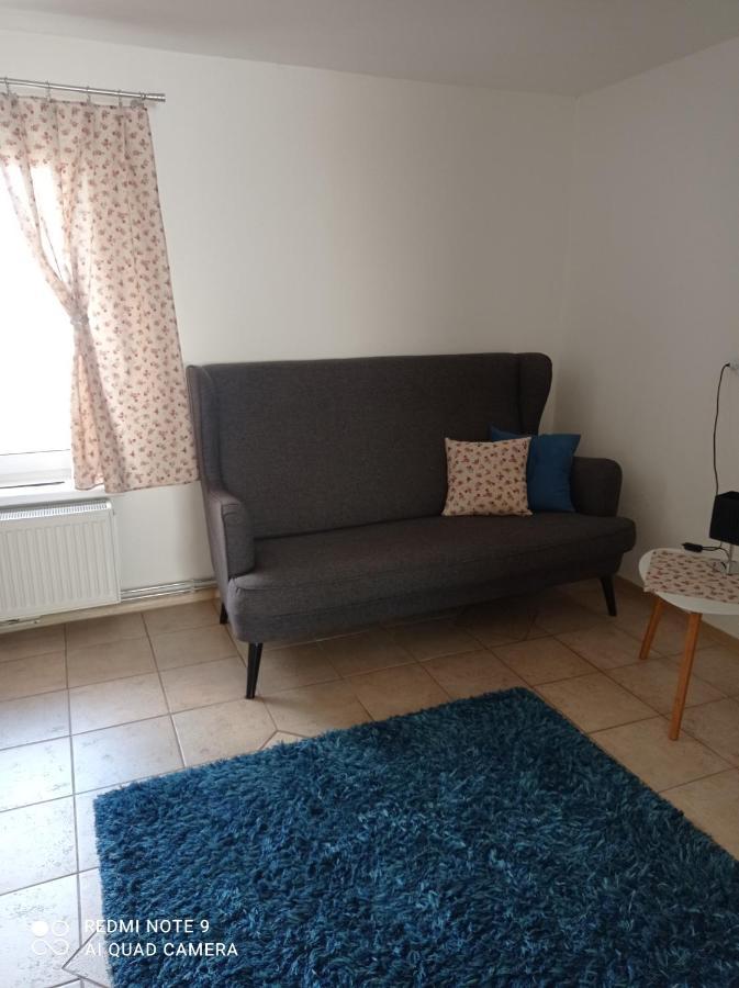 Apartman JulRich Vrbov Bagian luar foto