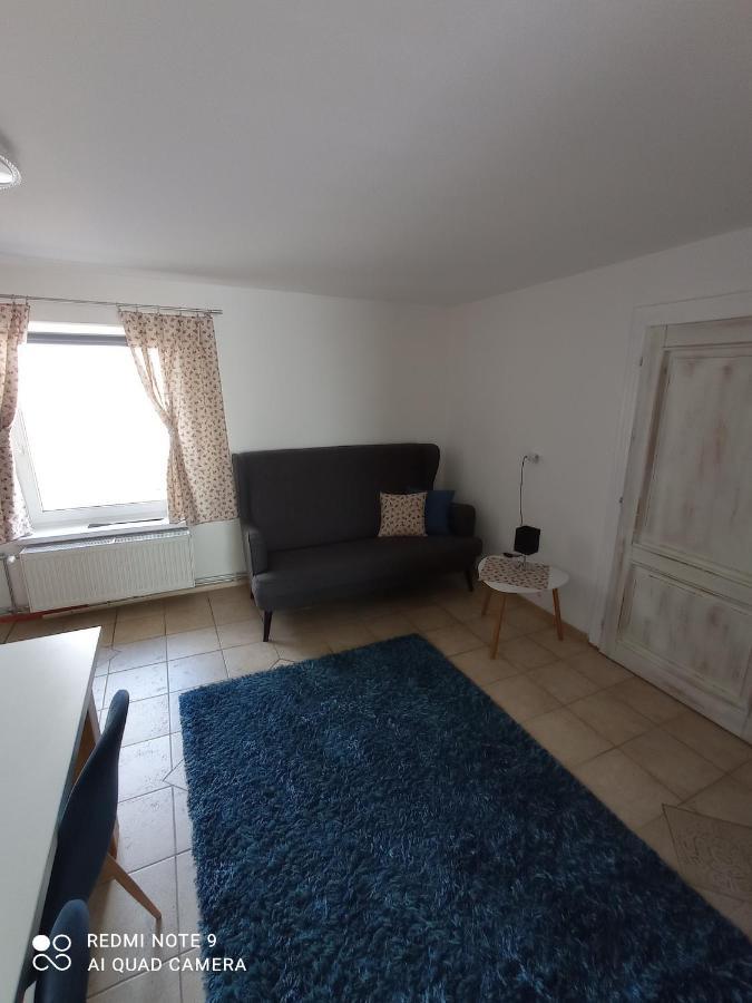 Apartman JulRich Vrbov Bagian luar foto