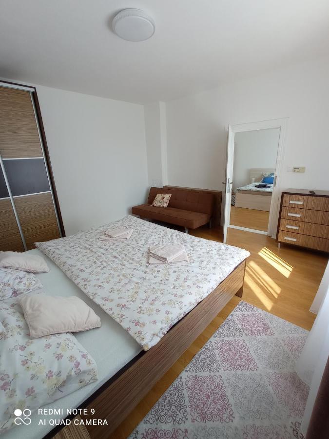 Apartman JulRich Vrbov Bagian luar foto