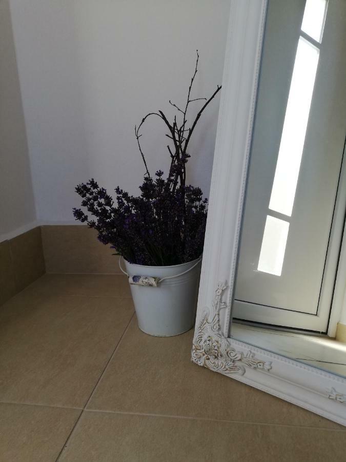 Apartman JulRich Vrbov Bagian luar foto