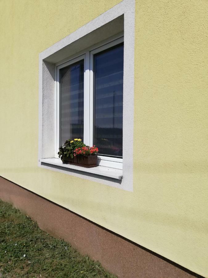 Apartman JulRich Vrbov Bagian luar foto
