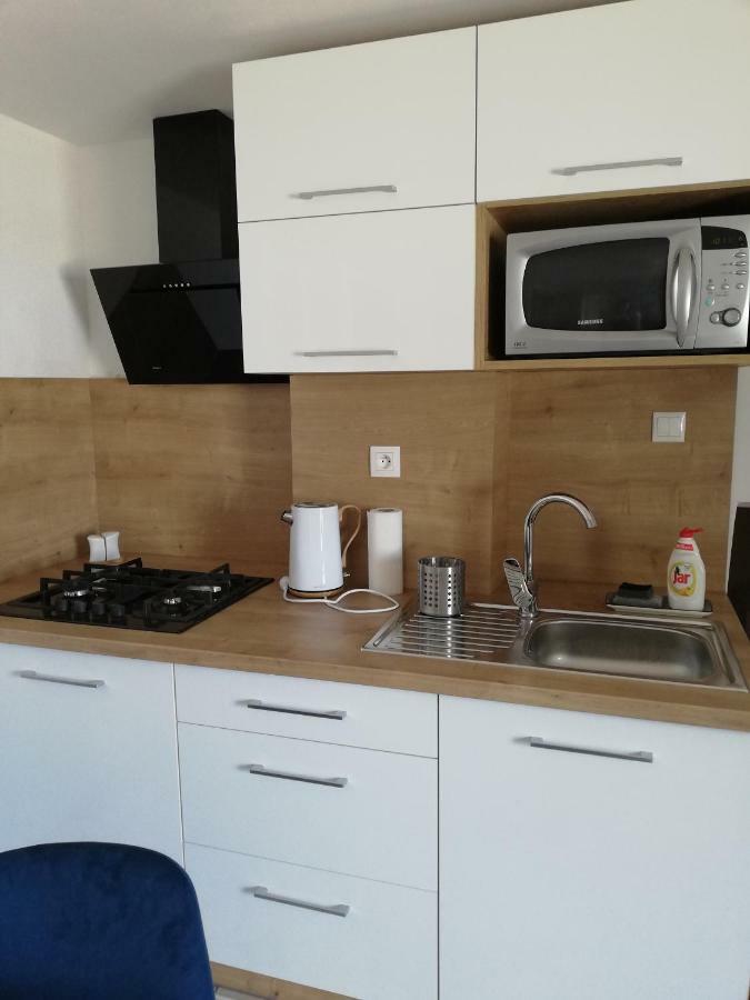 Apartman JulRich Vrbov Bagian luar foto