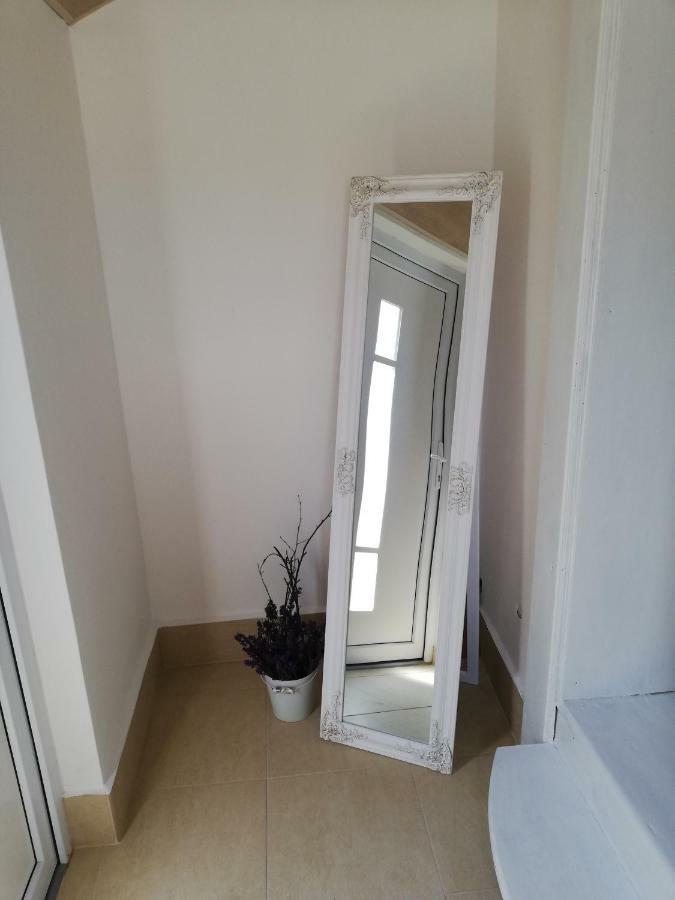 Apartman JulRich Vrbov Bagian luar foto