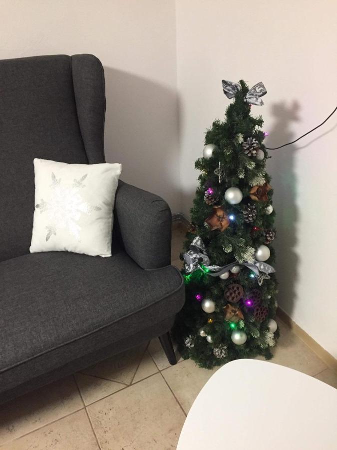Apartman JulRich Vrbov Bagian luar foto